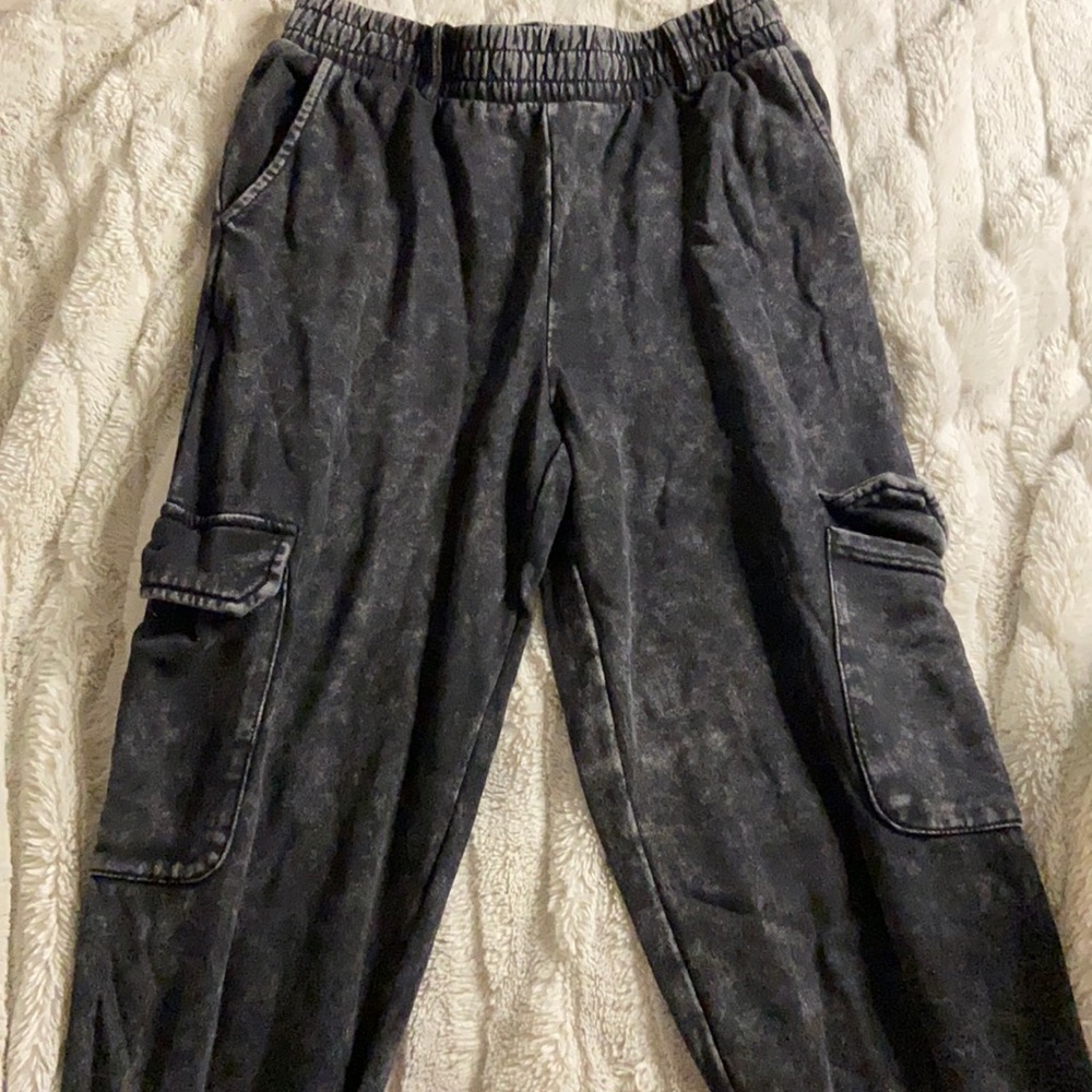 Forever 21 baggy women’s sweatpants with pockets